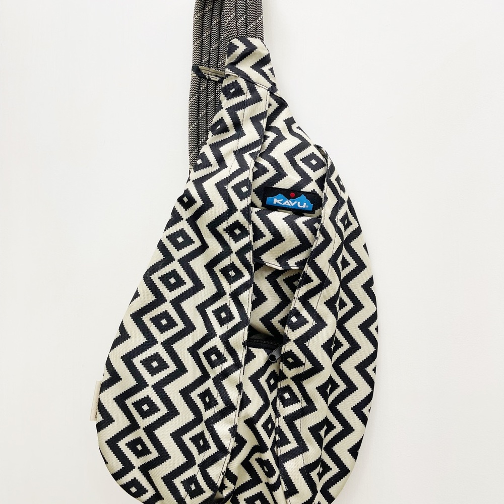 KAVU Original Rope Sling Bag BW Textile Print